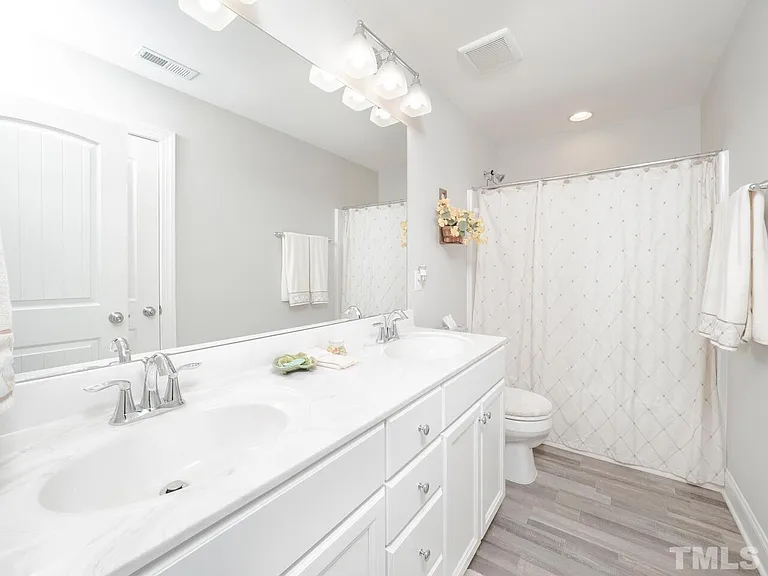 560 Barneswyck Dr — Photo 16
