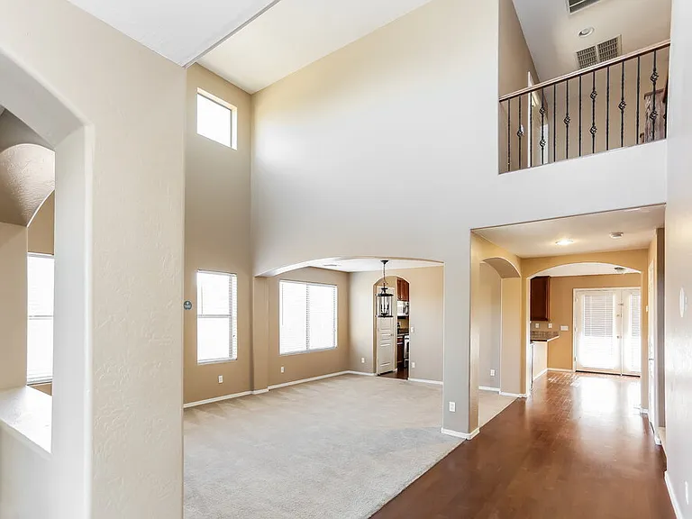 6830 S 44th Ln — Photo 4