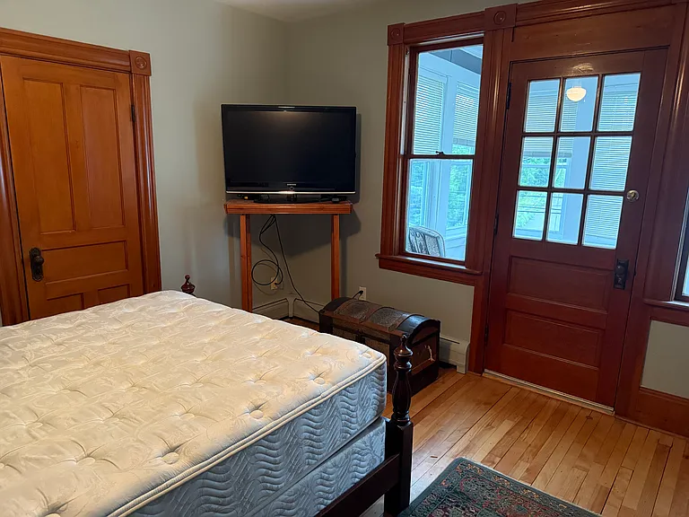 425 Pleasant St — Photo 12