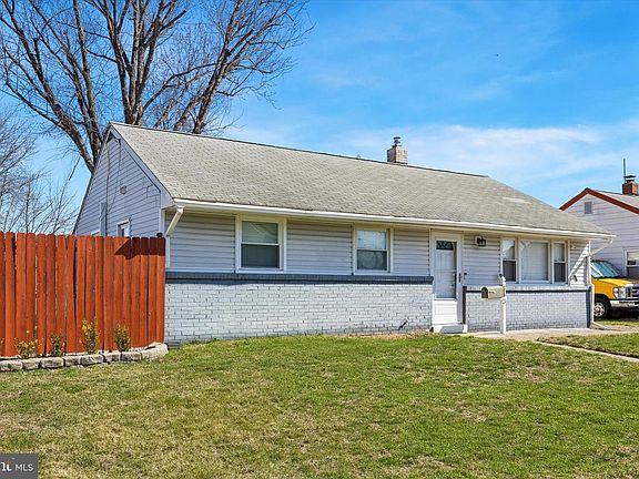 3rd image of 463 Colonial Rd