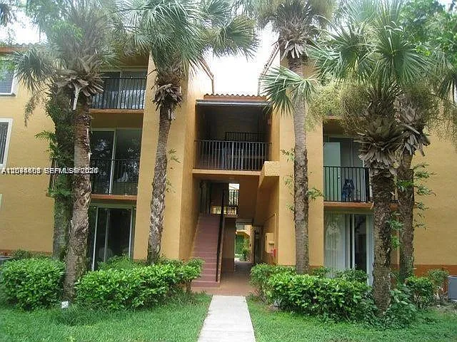 Lakes Of Jacaranda Condo — Photo 2