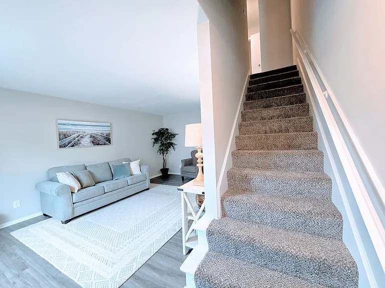 Park Lane Apartments — Photo 40