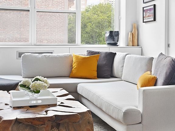 3rd image of 32 Gramercy Park S APT 6L