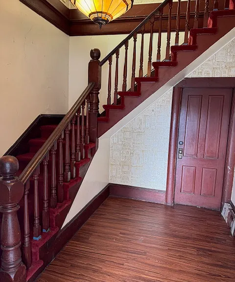 105 Grant St — Photo 2