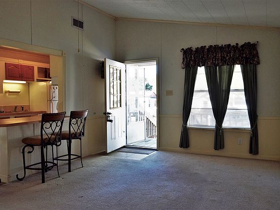 5th image of 319 Bourque St