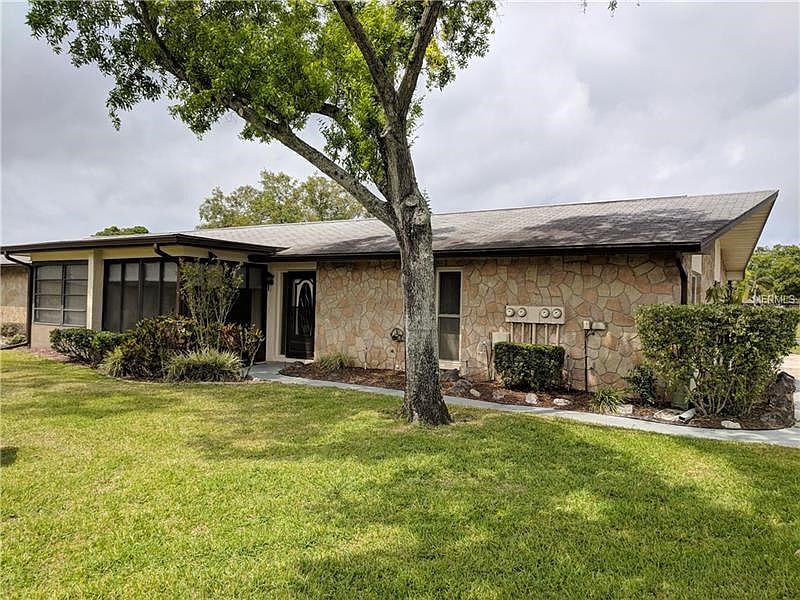 2850- C Highlands Blvd this building is situated on a fabulous lot offering an pleasant view