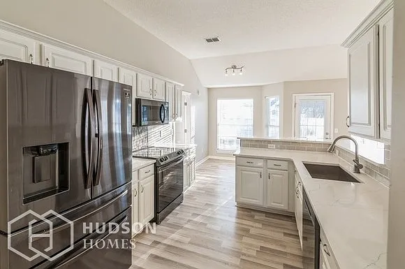 245 Lake Forest Dr — Photo 10