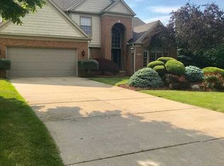 885 Kings Park Rd, Monroe, MI 48161