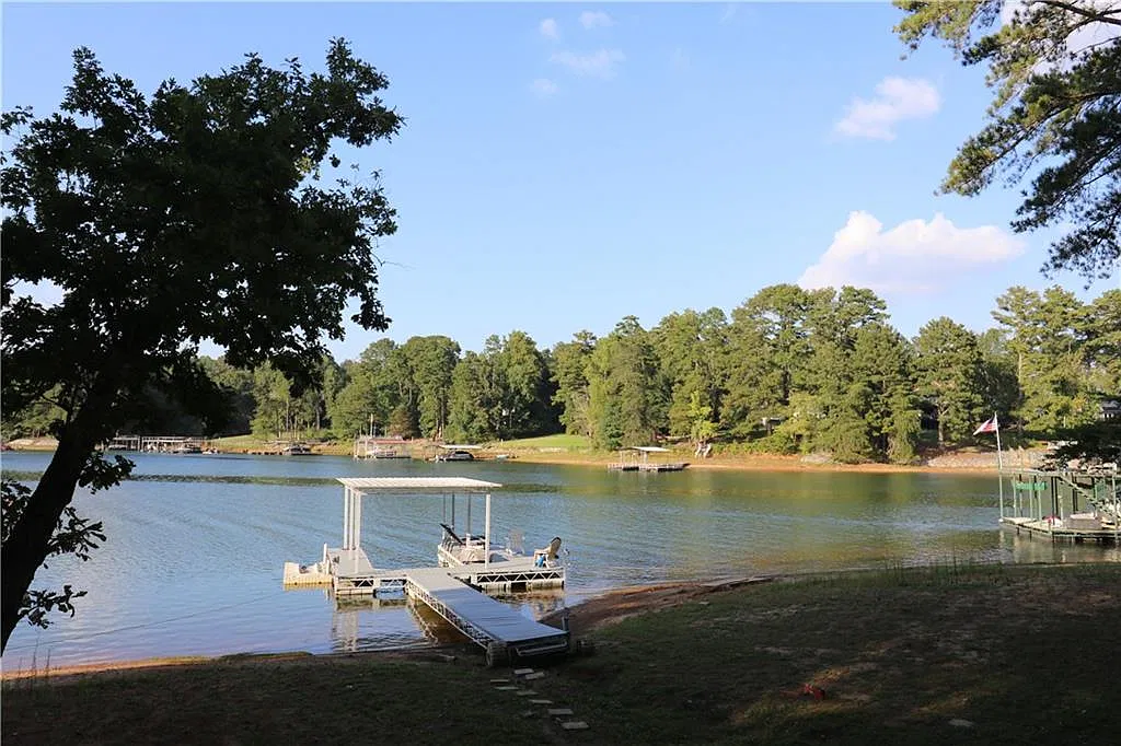 2 bed, 1.0 bath, 900 sqft, $2,995 — Photo 1