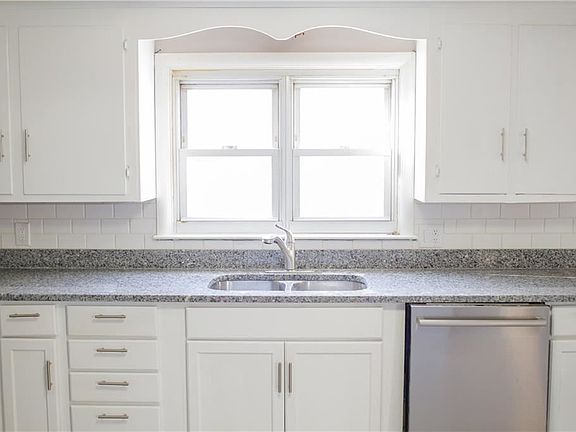 4th image of 51 Zipporah St