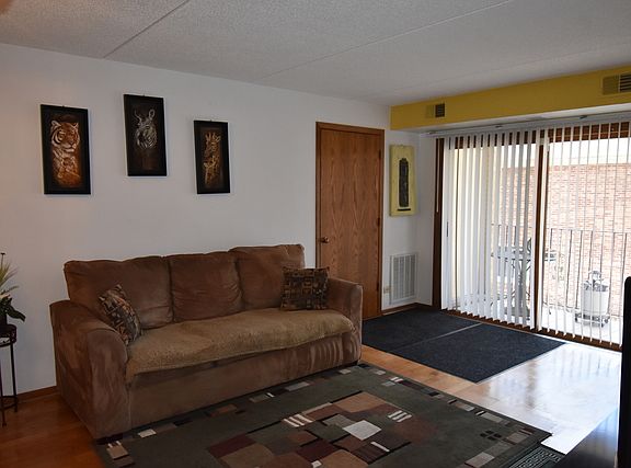 3rd image of 6460 W Belle Plaine Ave APT 208