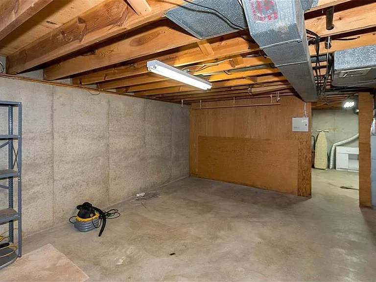 8351 Woodward St — Photo 20