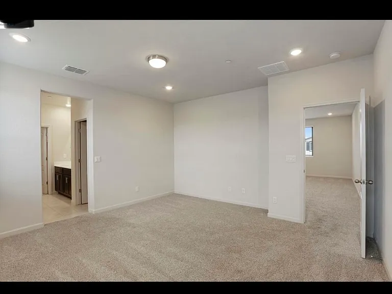 2260 Shoreline Dr — Photo 8