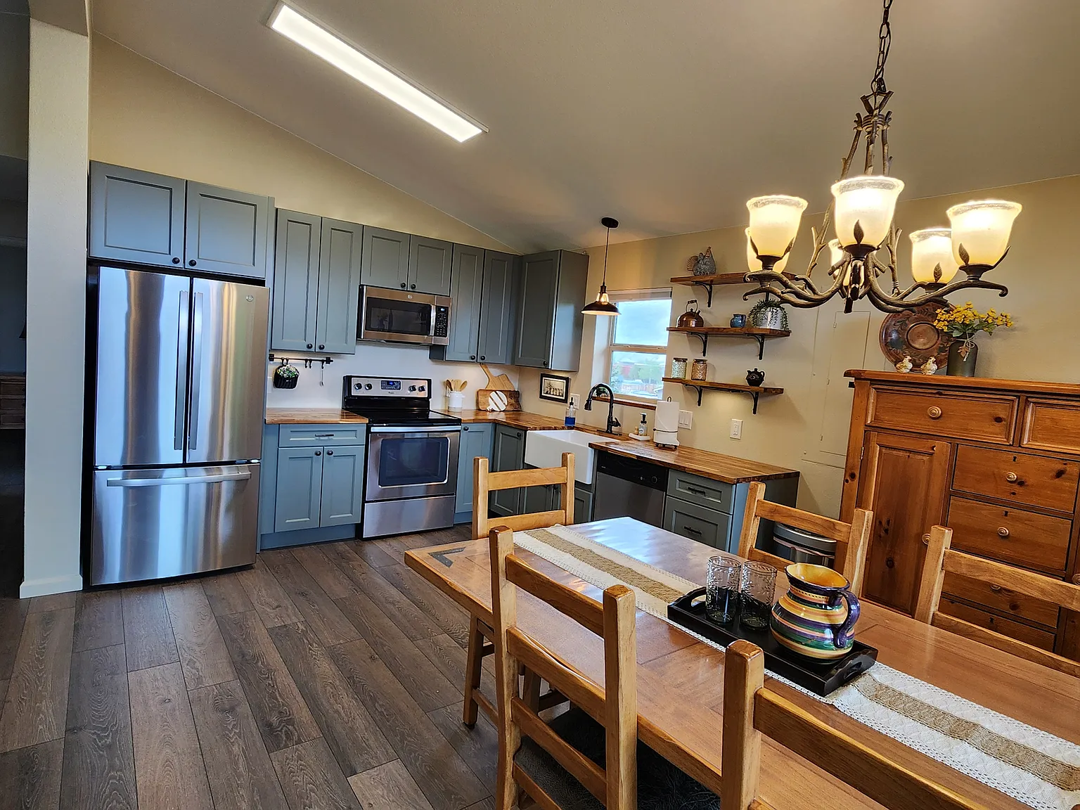3 bed, $3,500 — Photo 4