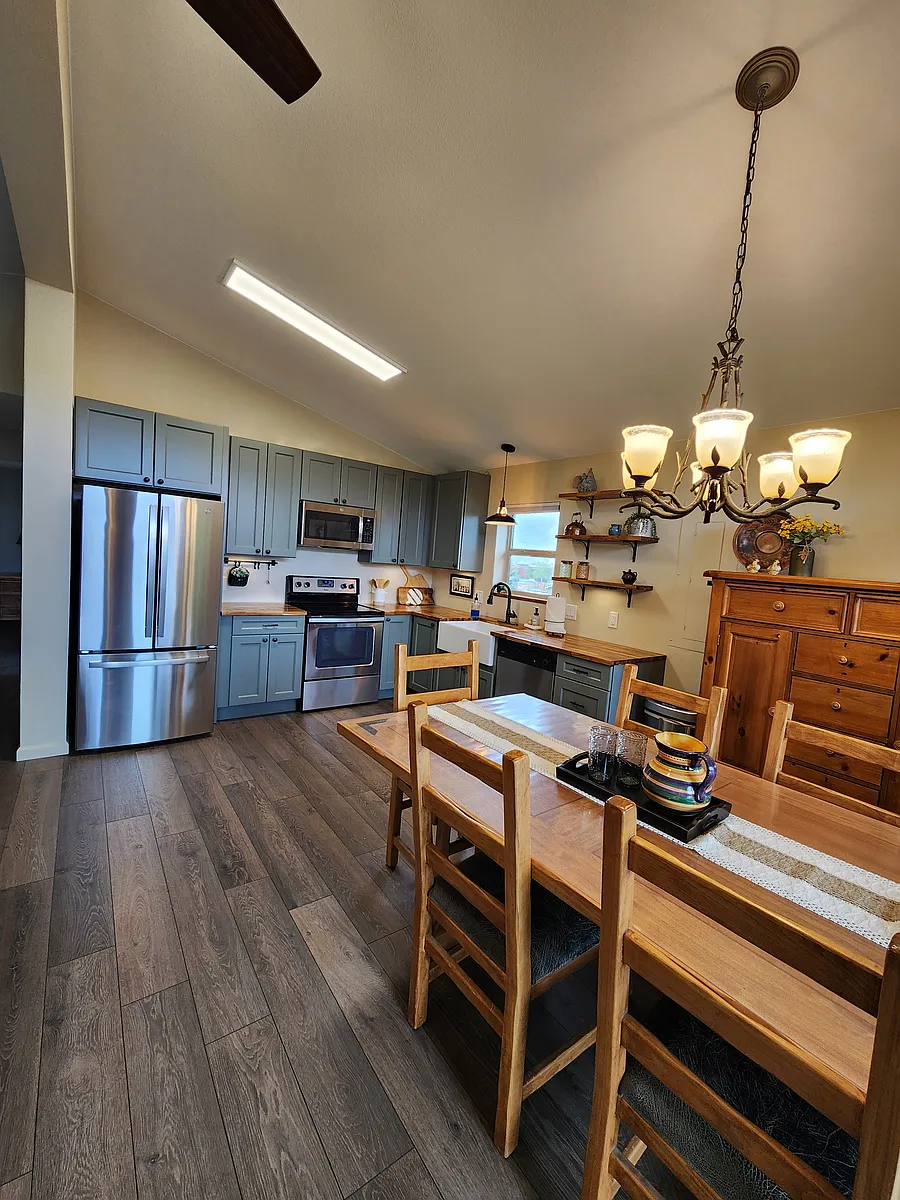 Dining area - 326 Miners Loop