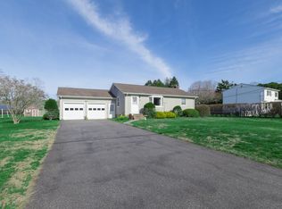 13 Tuttle Ave, Eastport, NY 11941
