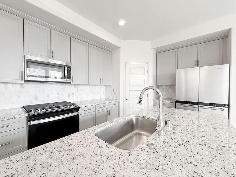 28076 Melrose Dr — Photo 34