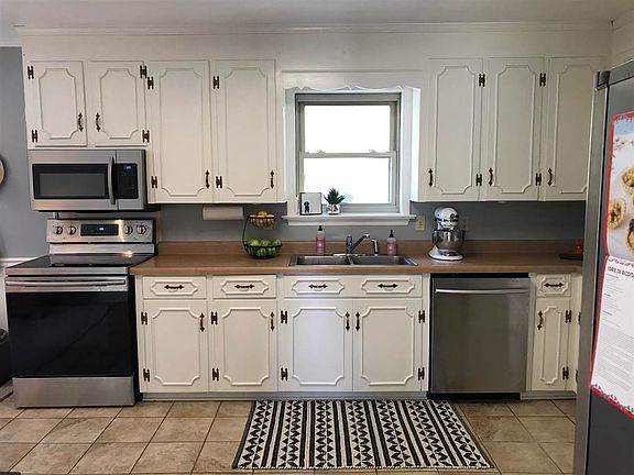 4th image of 832 Flicker Dr
