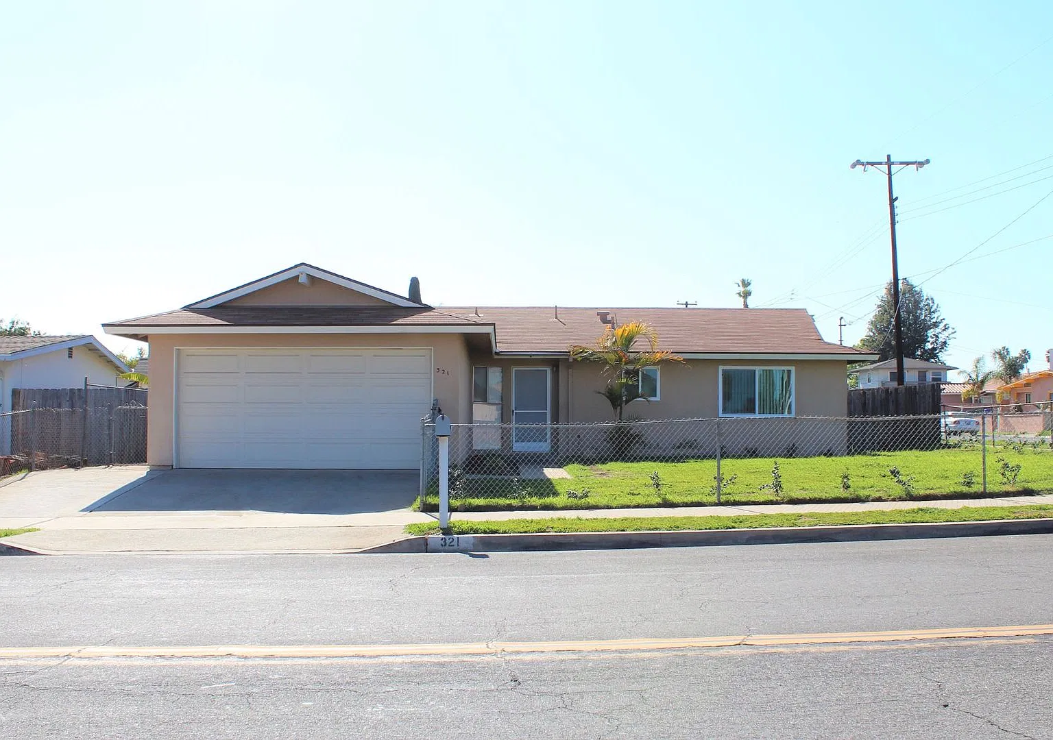 Single Level on a Large Lot! — Photo 1