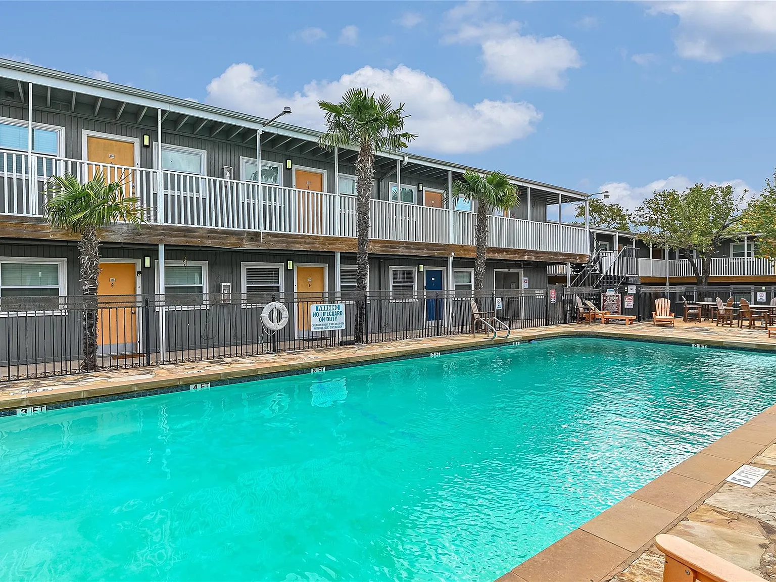 2 bed, 1.0 bath, 800 sqft, $1,355 — Photo 1