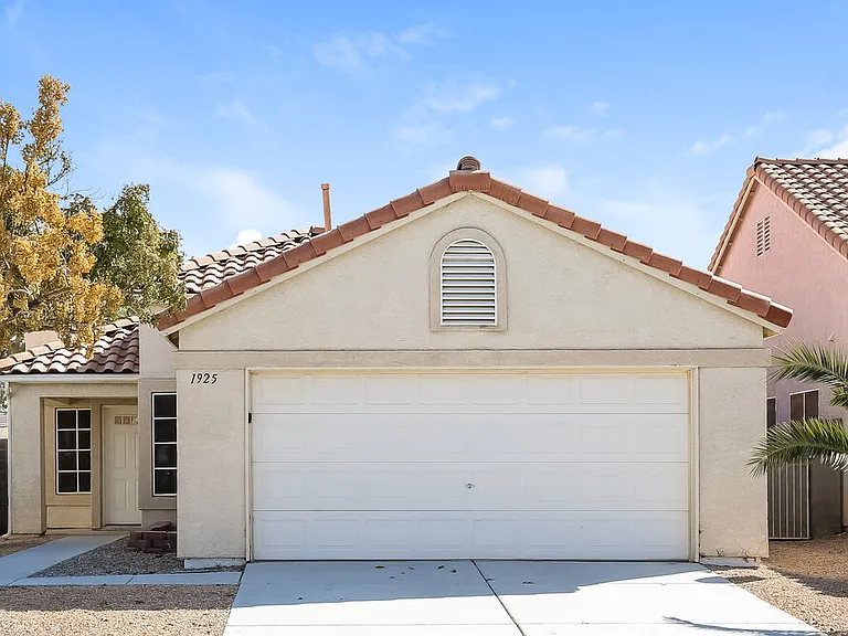1925 Falling Tree Ave — Photo 1