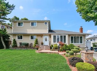 340 Pacific St, Massapequa Park, NY 11762