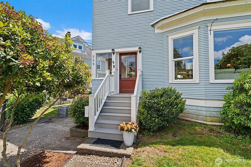 3rd image of 209 E 8th Street