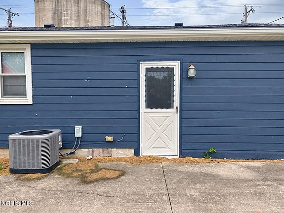 5th image of 211 N Walnut St