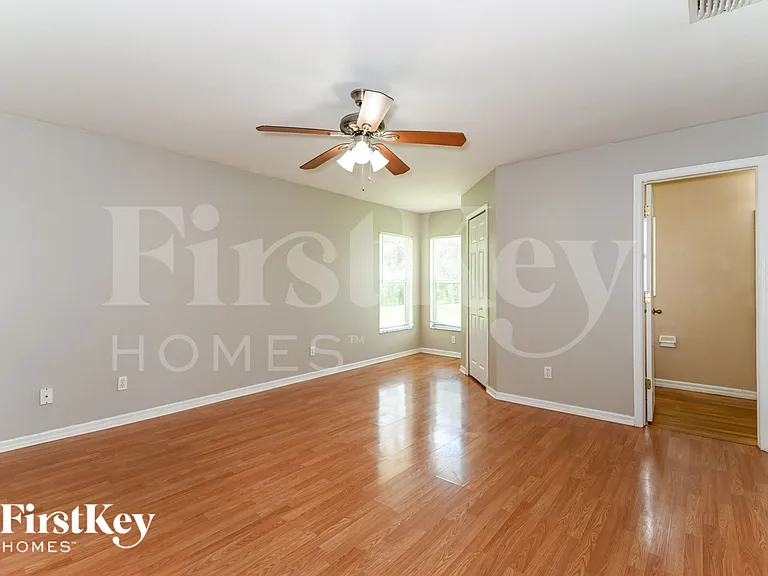 2108 NE 15th Pl — Photo 11