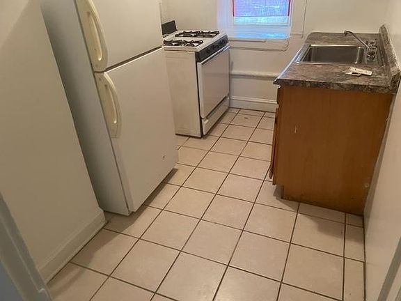 3rd image of 75 Saint Andrews Pl #Basement