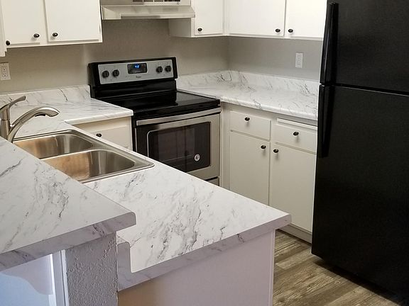 kitchen - 2 bed 2 baht apartment