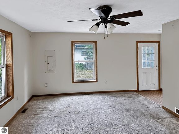 2nd image of 405 Maple St