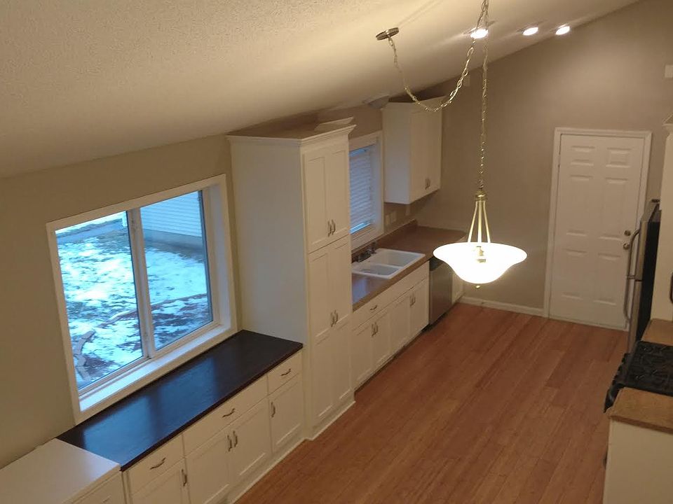 1st image of 297 Morton St E