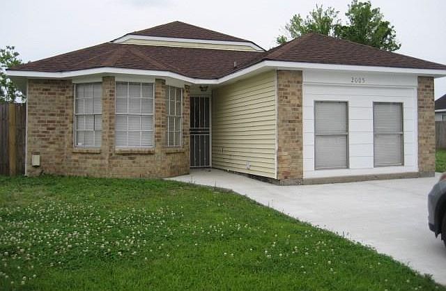 1st image of 2005 Gladstone Dr