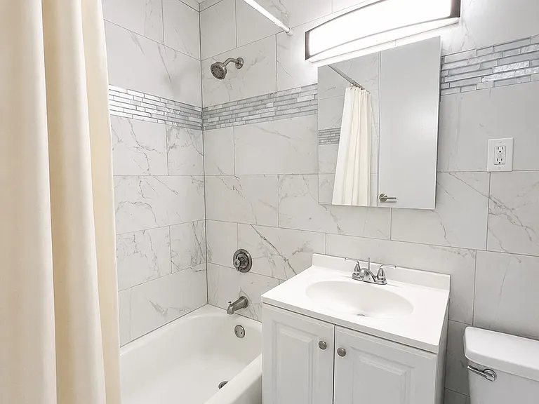 135 Montgomery St #15B — Photo 6