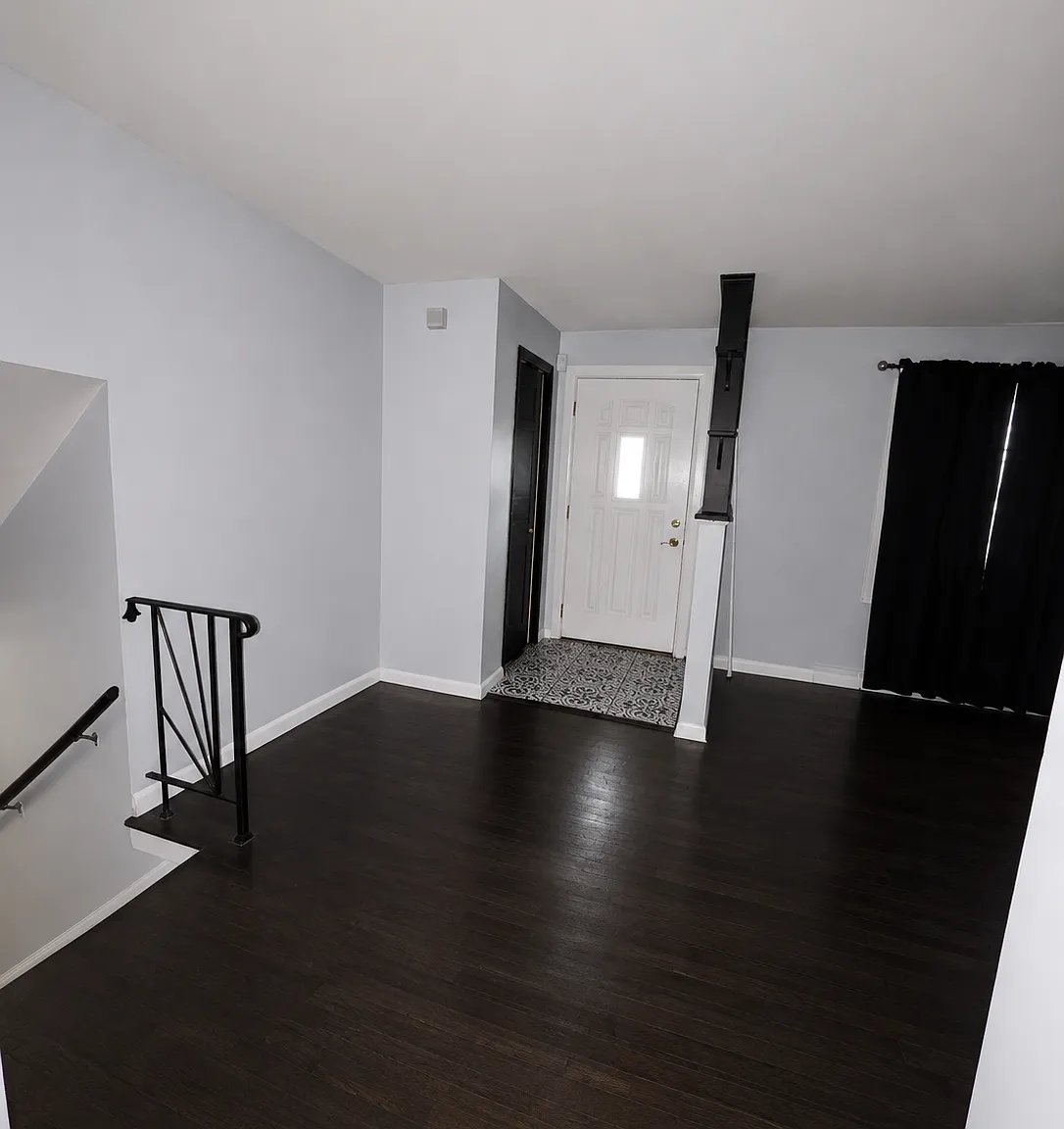 4 bed, 2600 sqft, $3,400 — Photo 3