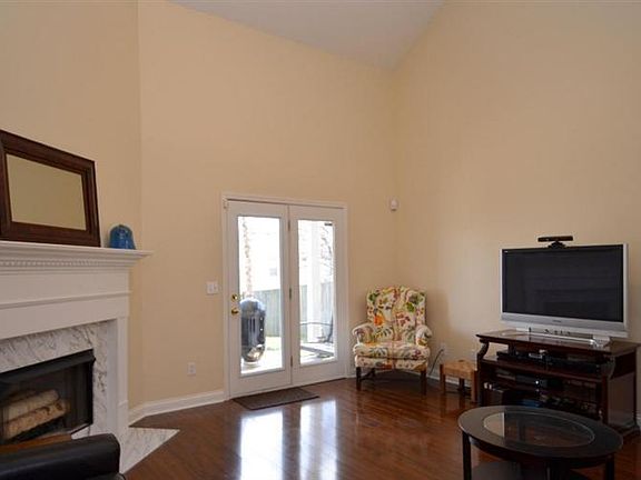 5th image of 329 Deerfield Ln