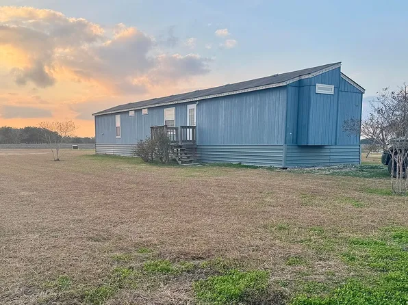 748 Holub Rd, Inez, TX 77968