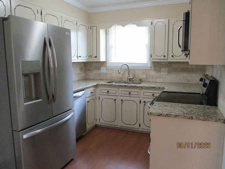 616 Langley Ct — Photo 7