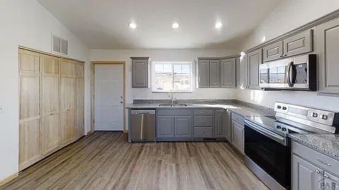 5th image of 4721 Saint Vrain Dr