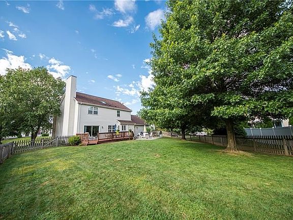 3rd image of 200 Saint Andrew Ct