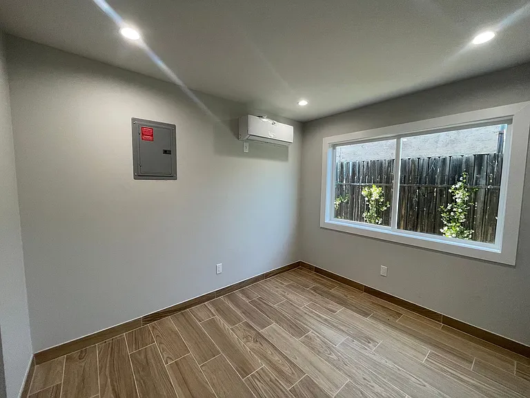 4620 Compton Ave — Photo 15