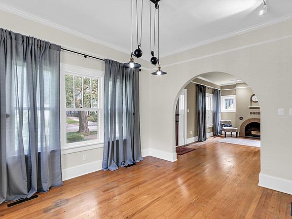 5th image of 1105 W Green St