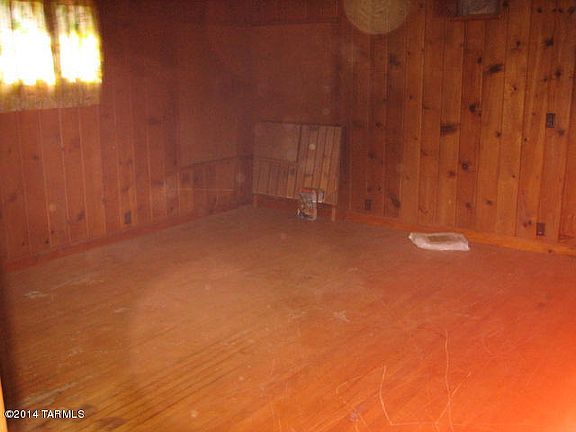 5th image of 864 W Green Ln