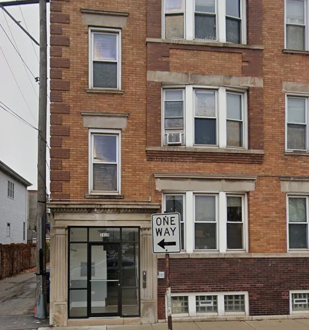 2 bed, 570 sqft, $1,795 — Photo 2