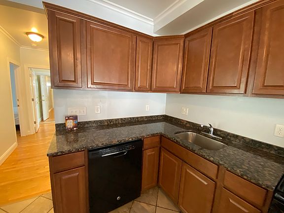 4th image of 503 Elm St APT 1