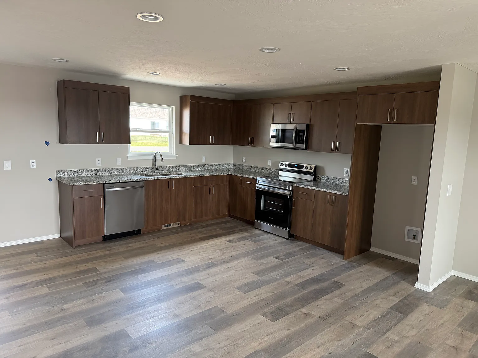 3 bed, 1456 sqft, $1,850 — Photo 4
