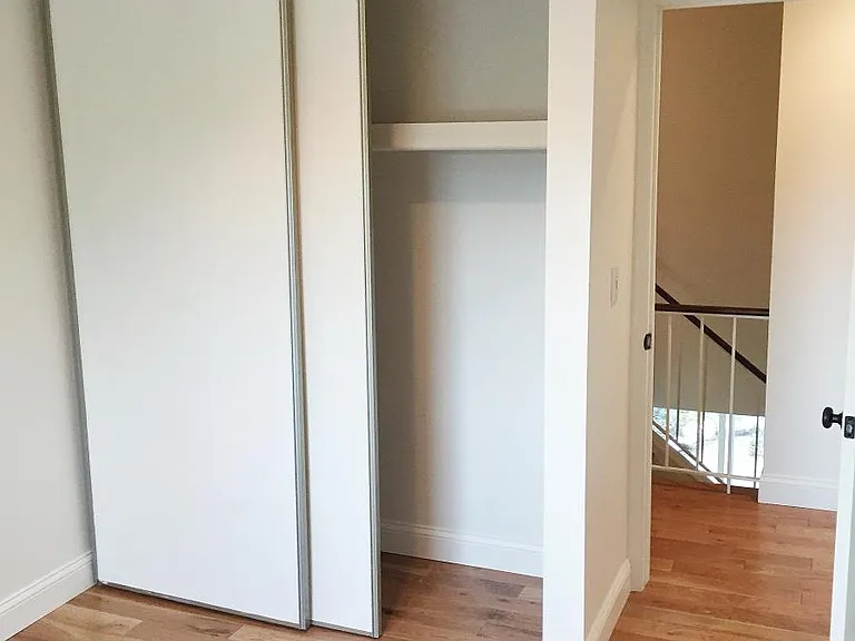 2076 Parmenter Blvd — Photo 26