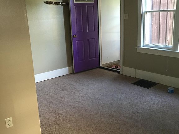 2nd image of 818 E Sharon Ave