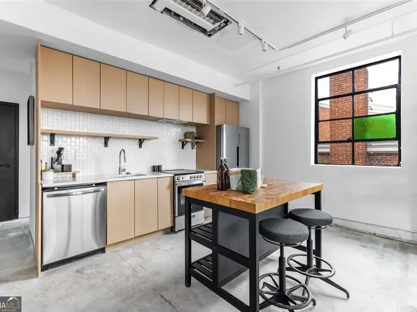 1805 Harvard Ave #301, College Park, GA 30337